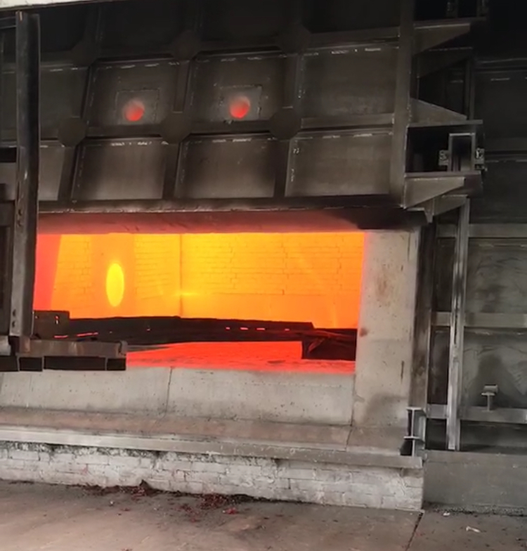 Recomendaciones de construcción y horneado de revestimientos de horno de fusión de aluminio